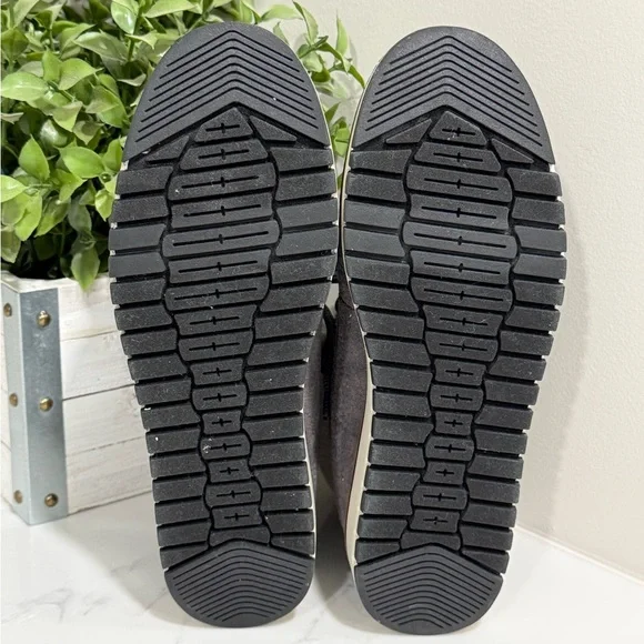 White Mountain Cozy Boots winter ankle booties Gray Like New - Picture 3 of 10